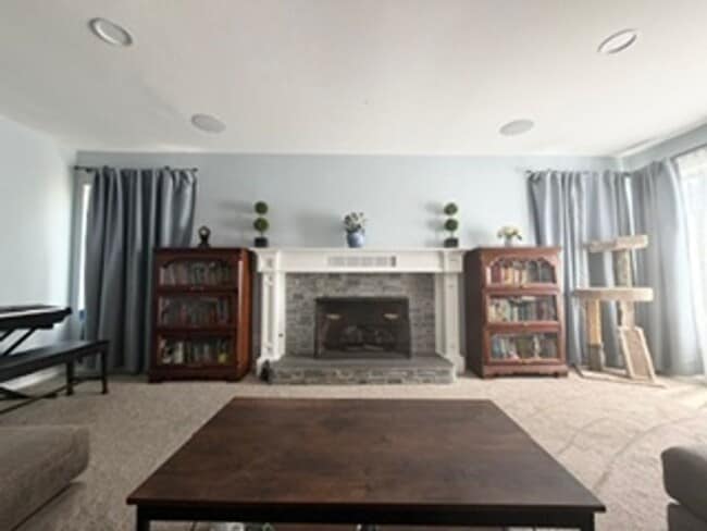 Building Photo - Spacious 3 Bedroom La Crescenta Home!