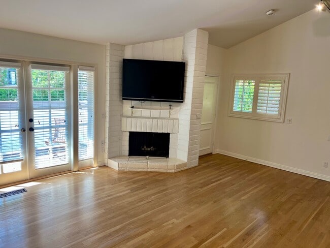 Photo - 1586 Palisades Dr