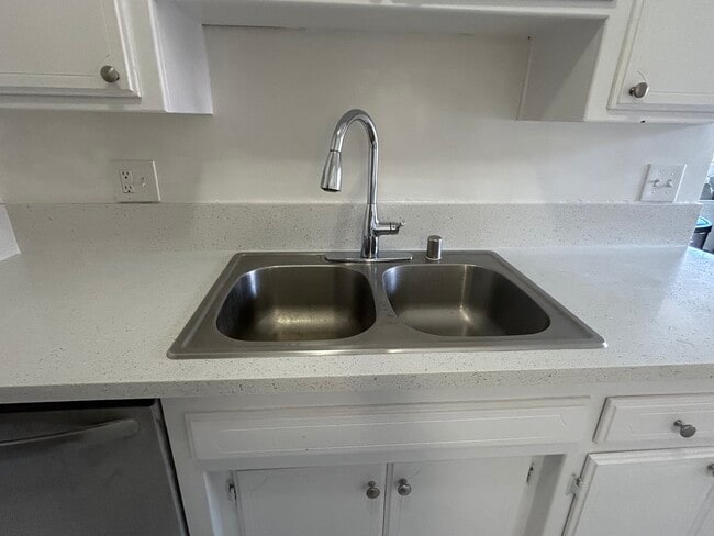 updated stainless appliances - 3741 Westwodl blvd