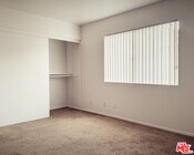 Photo - 16037 Vanowen St