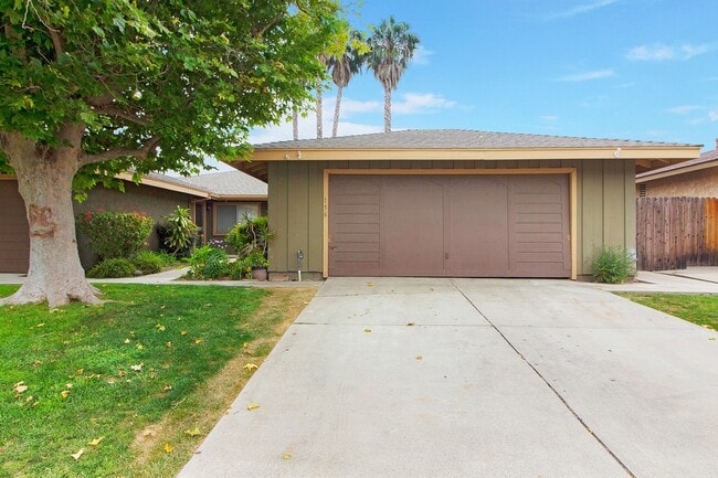 Building Photo - Los Timbres Street Duplex Unit 156