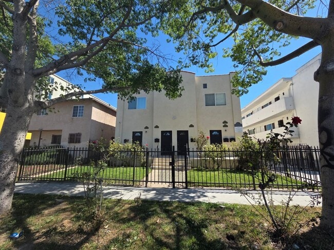 Photo - 1818 3/4 S La Brea Ave Unit 1818 3/4