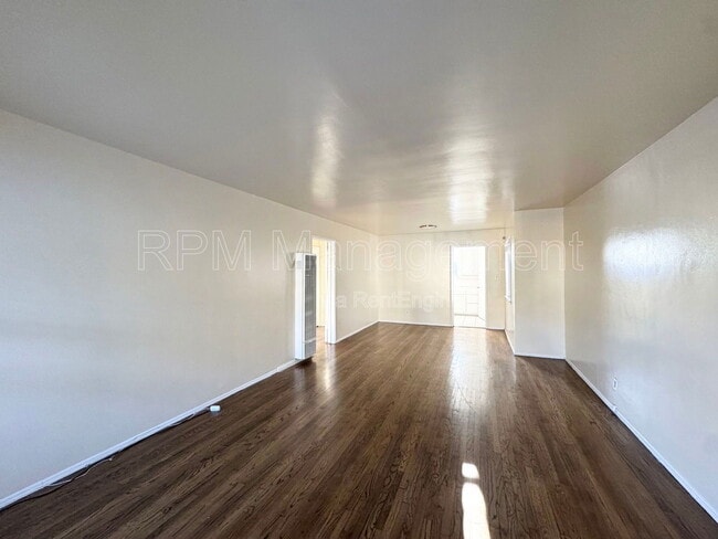 Building Photo - 7030 La Tijera Blvd Unit 7030 1/2