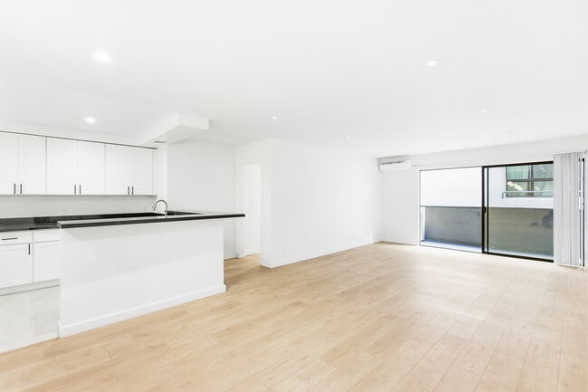 Photo - 642 N West Knoll Dr. Apartments