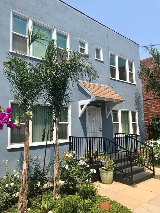 Building Photo - 135 W 5th St Unit A