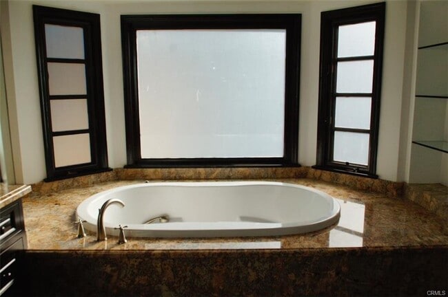 Building Photo - 5235 San Feliciano Dr