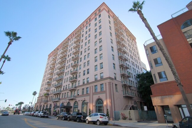 Building Photo - Chic Ocean-View Furnished Studio in a Hist... Unit 1007 Rental