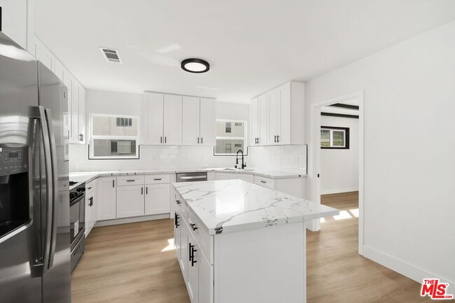 Photo - 1647 Selby Ave