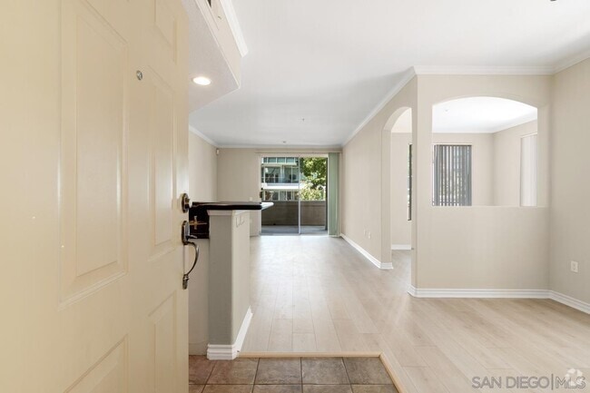 Building Photo - 9253 Regents Rd Unit A111 Rental