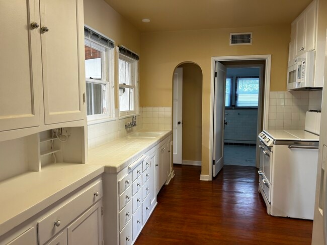 Kitchen - 545 S Calle Santa Rosa