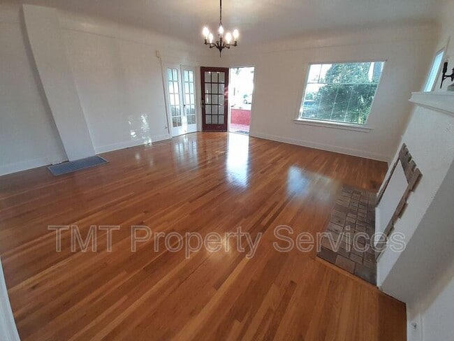 Photo - 619 E Cook St