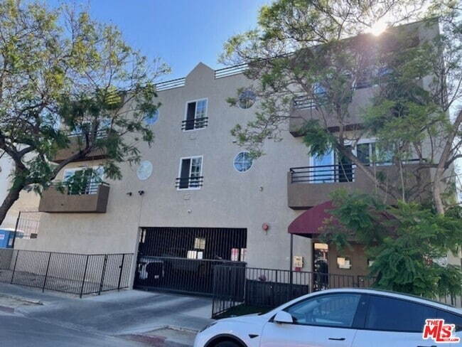 Building Photo - 1212 Arapahoe St Unit 305 Rental