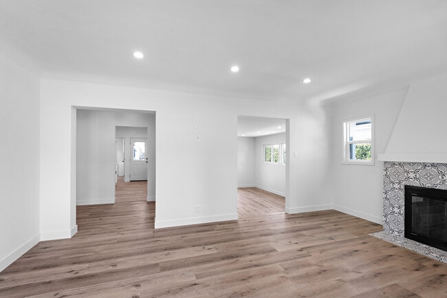 Living room - 2621 Veteran Ave