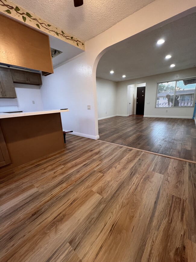 Building Photo - 414 W Kelly Ave Unit #C