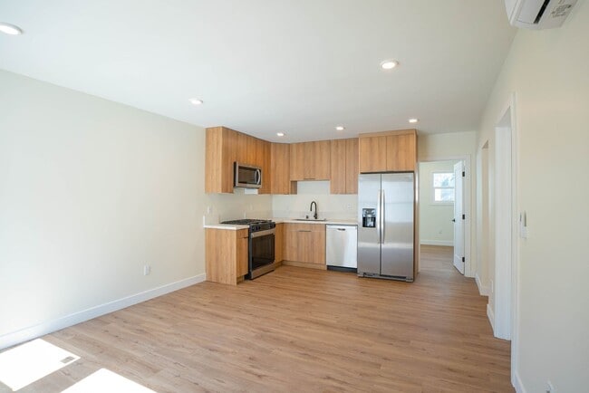 Building Photo - 1038 Westmoreland Ave Unit 2