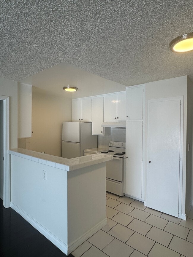 Photo - 2414 S Barrington Ave Unit 102