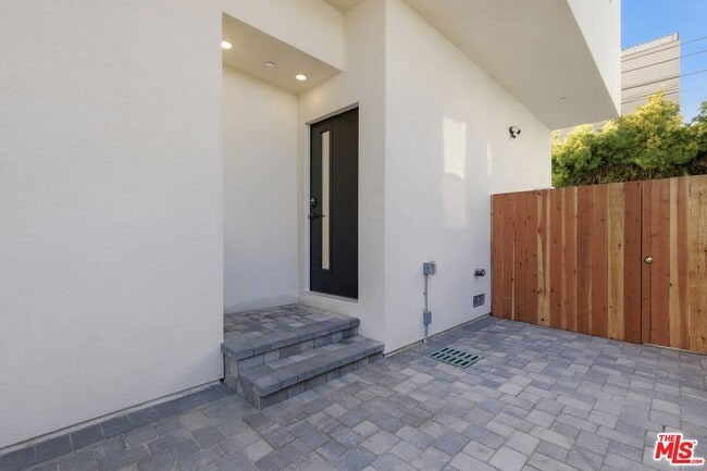 Photo - 2837 Redondo Blvd