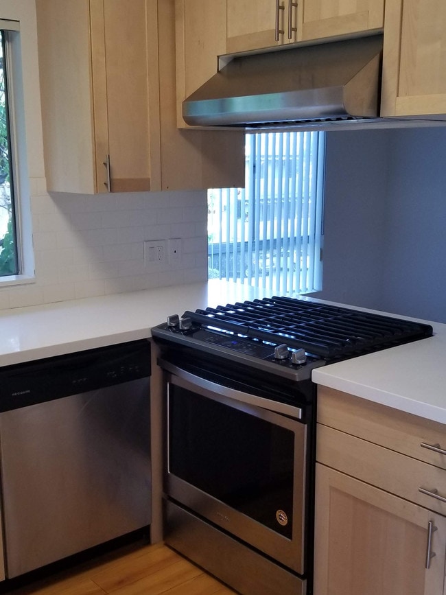 Kitchen 3 - 613 E Verdugo Ave Unit 101