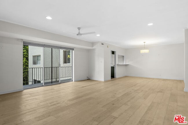 Building Photo - 7309 Franklin Ave Unit 306