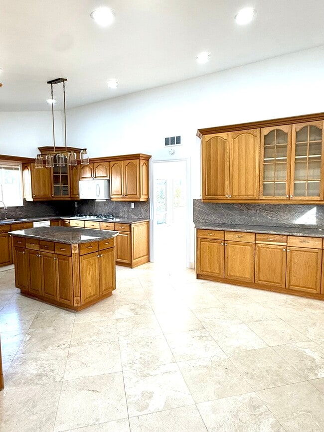 Photo - 5400 Beeler Ave