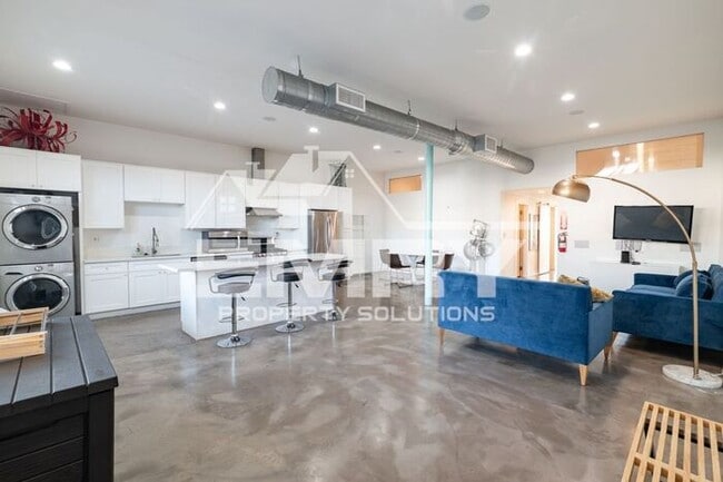 Photo - Prime Commercial Office Space Available Beverly Blvd Los Angeles