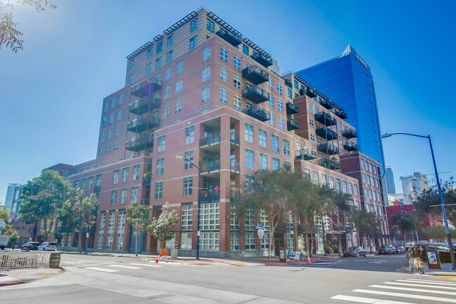 Building Photo - 877 Island Ave Unit 411