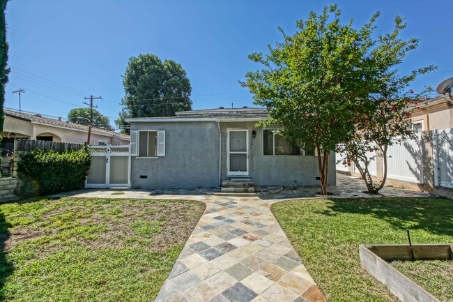 Building Photo - 1x 3906-3908 Unit 3906