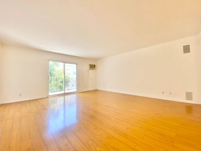 Building Photo - 1541 N Formosa Ave Unit 17 Rental