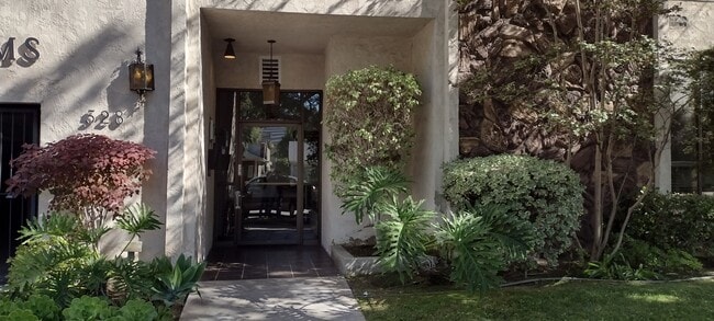 Building Photo - 528 N Jackson St Unit Jackson