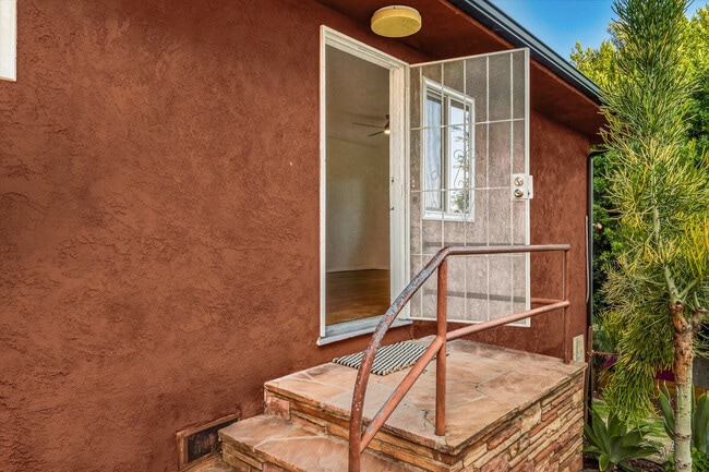 Photo - 1319 S Mansfield Ave Unit 1319