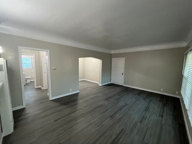 Photo - SPACIOUS 1 BEDROOM 1 BATH UPSTAIRS LOCATED NORTH OF DOWNTOWN LONG BEACH Unit 6007