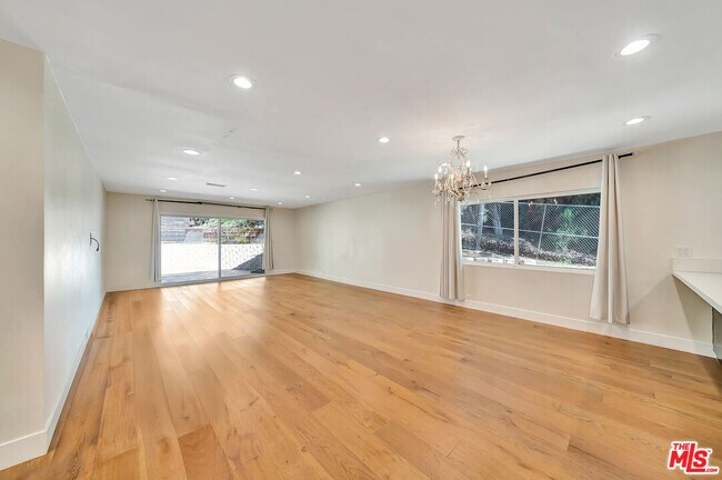 Photo - 21817 Providencia St