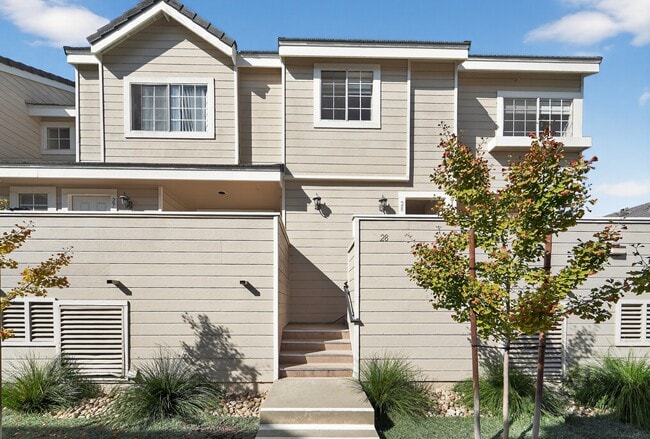 Building Photo - 2800 Plaza del Amo Unit 28