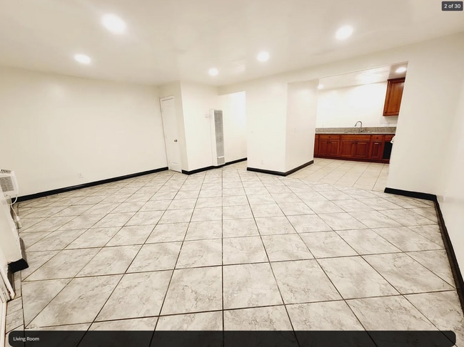 Living Room - 2162 W Brownwood Ave Unit 4