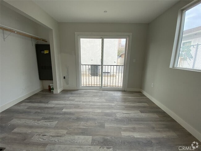 Building Photo - 1033 N Cummings St Unit 1033 Rental