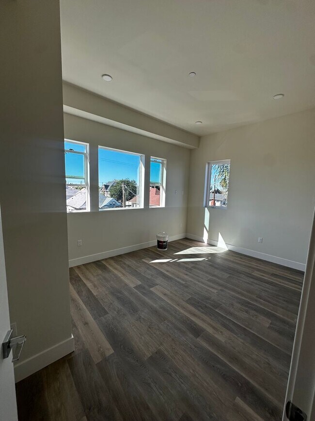 Photo - 1015 W 21st St