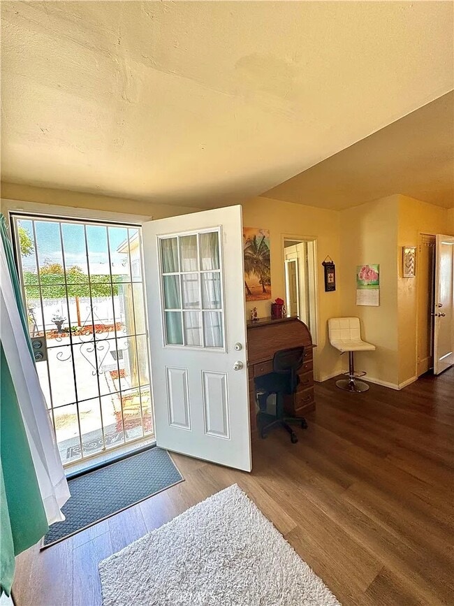 Photo - 5214 Golden Ave Unit B