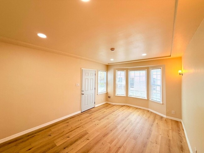 Building Photo - 1537-1537 S Fairfax Ave Unit 1535