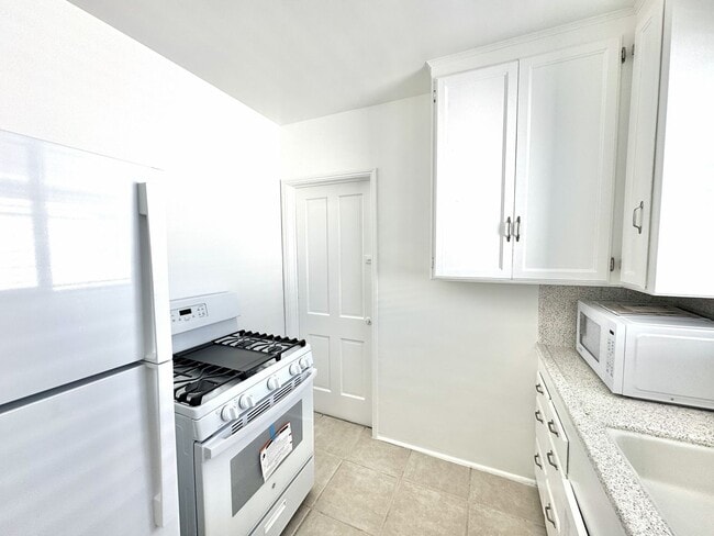 Photo - Light, bright, & SPACIOUS - 1 Bed/1 Bath T... Unit 4420