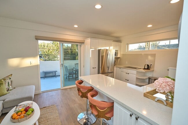 Photo - FURNISHED Modern One Bedroom! Coronado! In Unit W/D! AC! Assigned Parking! Unit Vacation Apartment