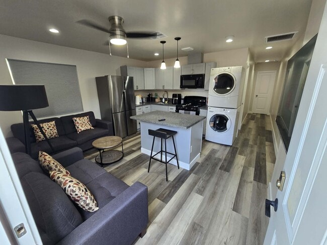 Photo - 4239 Montalvo St