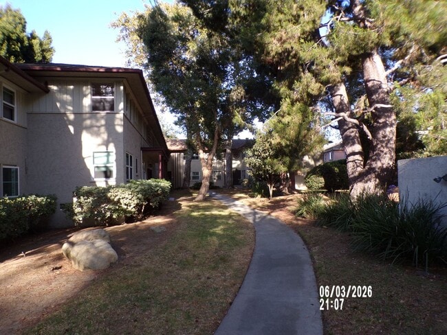 Building Photo - 2 BR 1 BA in Baldwin Hills area. Gated private community with pool, tennis, spas, park areas, and... Unit 4