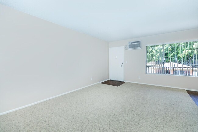 Photo - Hampshire Square Apartment Homes