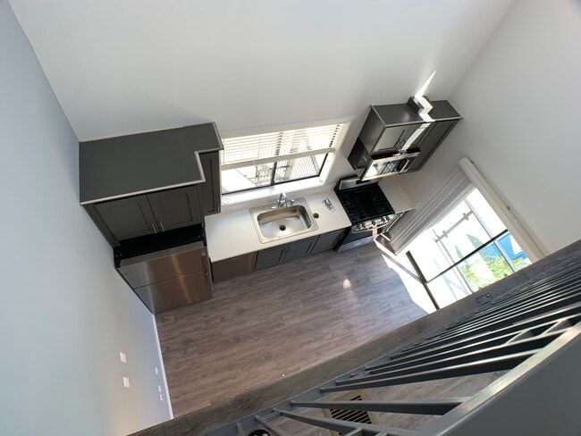 Photo - 14639-14645 Vanowen St