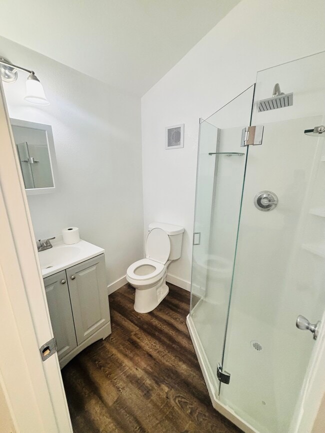 Photo - 152 W Tenth St