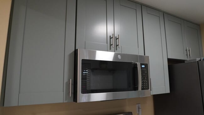 New Microwave - 10343 Azuaga Street Unit 66