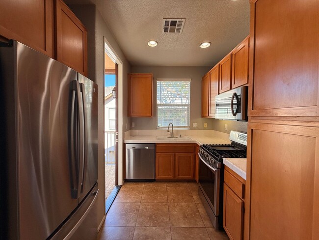 Photo - Stylish Eastlake Townhome with Pool Access...