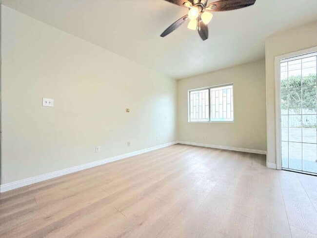 Photo - 1325 W 58th St Condo