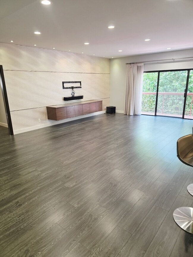 Photo - 12540 Burbank Blvd Unit 103