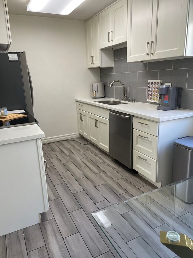 Photo - 8650 Belford Ave